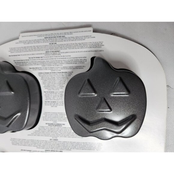 WILTON Halloween Jack O Lantern Carved Pumpkin Mini Cake Pan Non Stick 6 Cavity - Picture 6 of 6